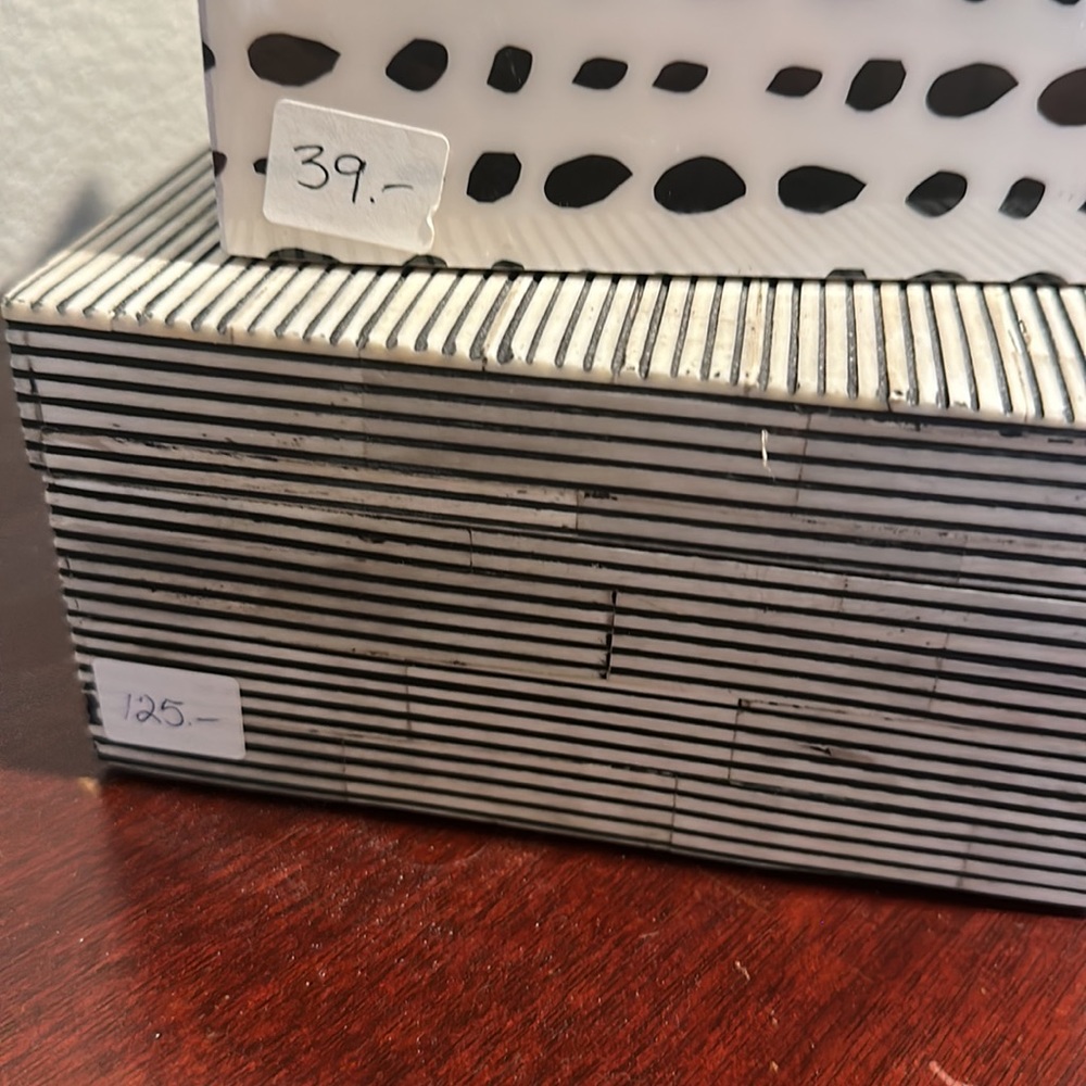 Box - Picture 7 of 7